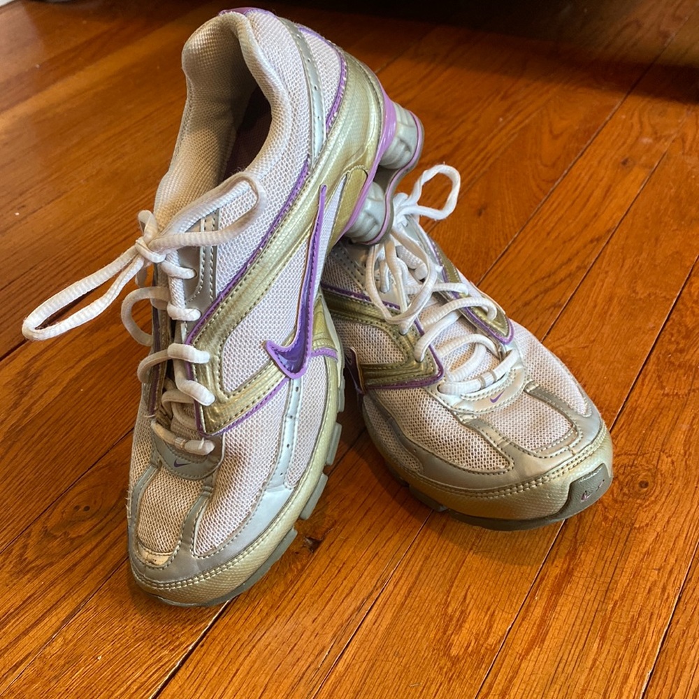 Womens Nike tennis shoes